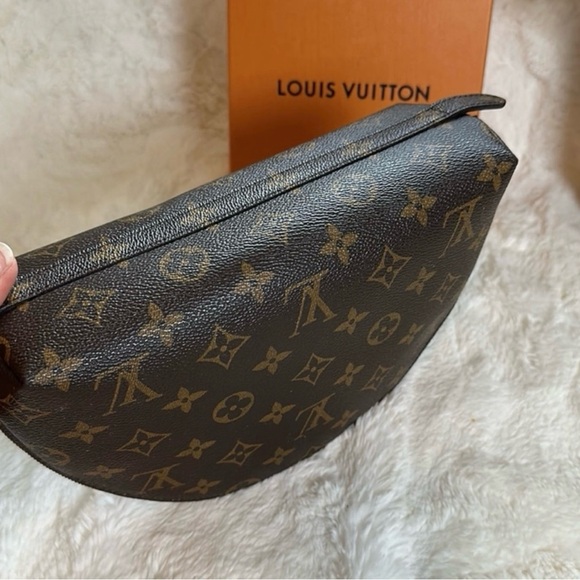 Louis Vuitton Trousse Demi Ronde - Picture 12 of 14
